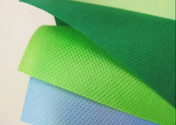 acheter Spunbond de tissu non-tissé vert et rouge de 100% pp pour des sacs à provisions online manufacture