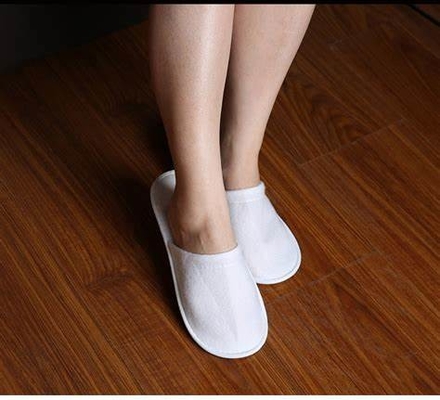 acheter Fabrique de tissus non tissés en PP pour chaussons jetables online manufacture