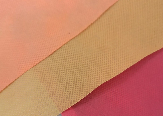 acheter rétrécissement non tissé rouge de tissu de polyester du bleu 40gms bas pour la décoration online manufacture